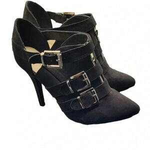 Ashley Stewart Black Bootie Shoe‎ With Silver Buckles